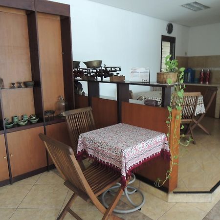 Rumah Polonia Guest House Jakarta Exterior photo