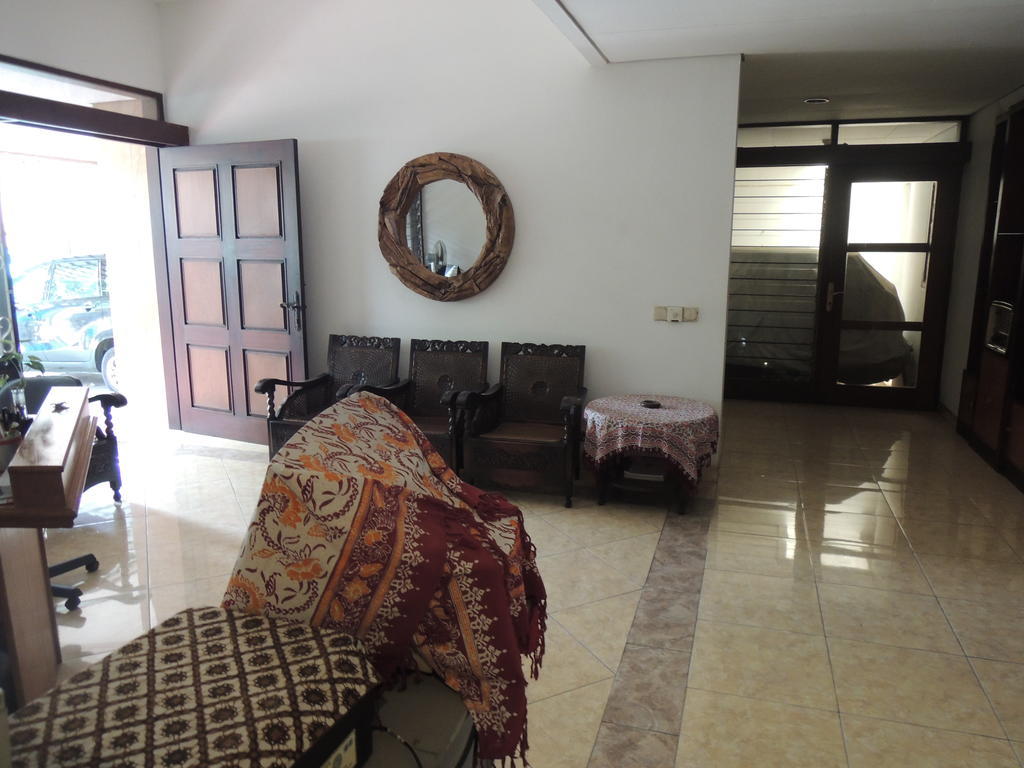 Rumah Polonia Guest House Jakarta Exterior photo